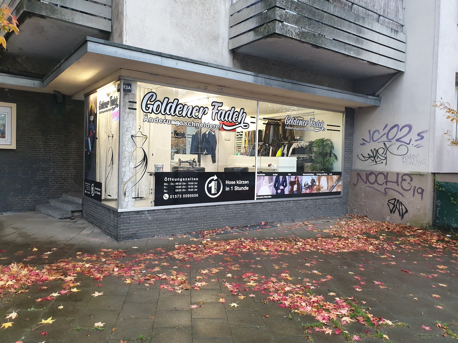 Schaufenster der Änderungsschneiderei Goldener Faden